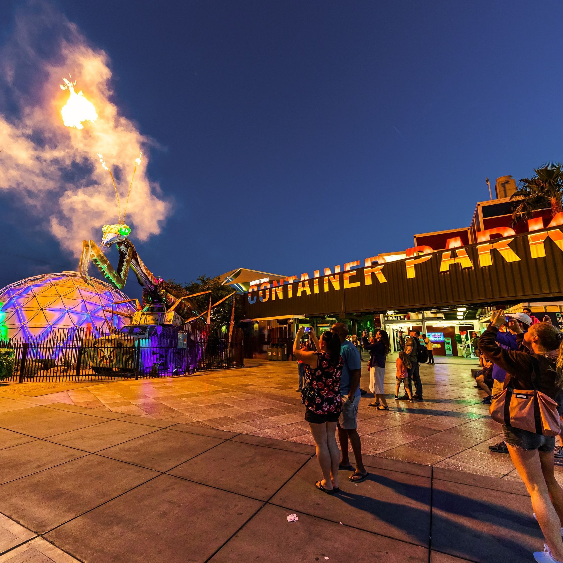 World’s Largest Fire-Breathing Praying Mantis: world record in Las Vegas, Nevada