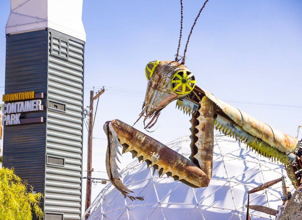 World’s Largest Fire-Breathing Praying Mantis: world record in Las Vegas, Nevada World’s Largest Fire-Breathing Praying Mantis: world record in Las Vegas, Nevada