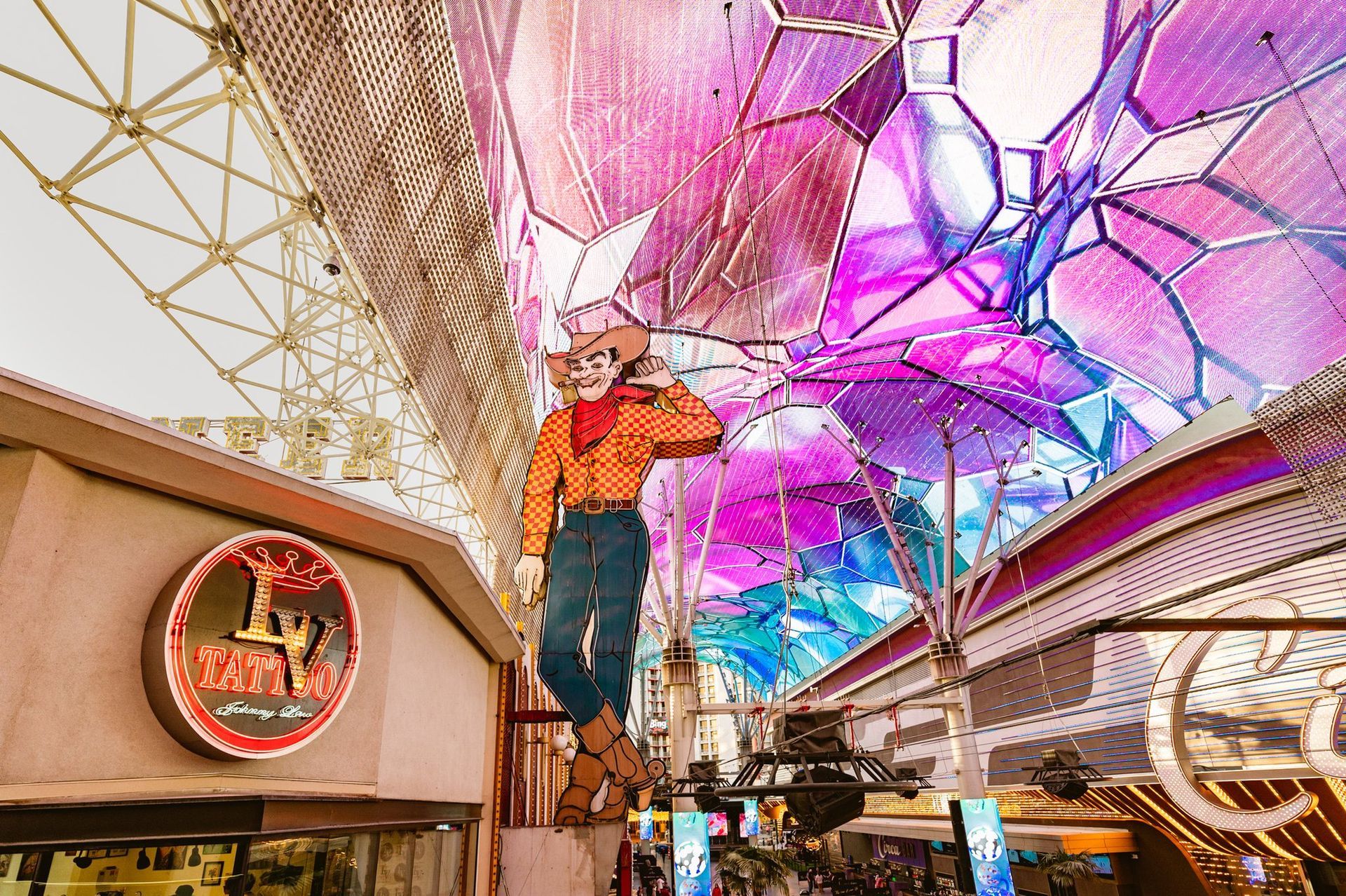 World's Largest Mechanical Neon Sign: world record in Las Vegas, Nevada