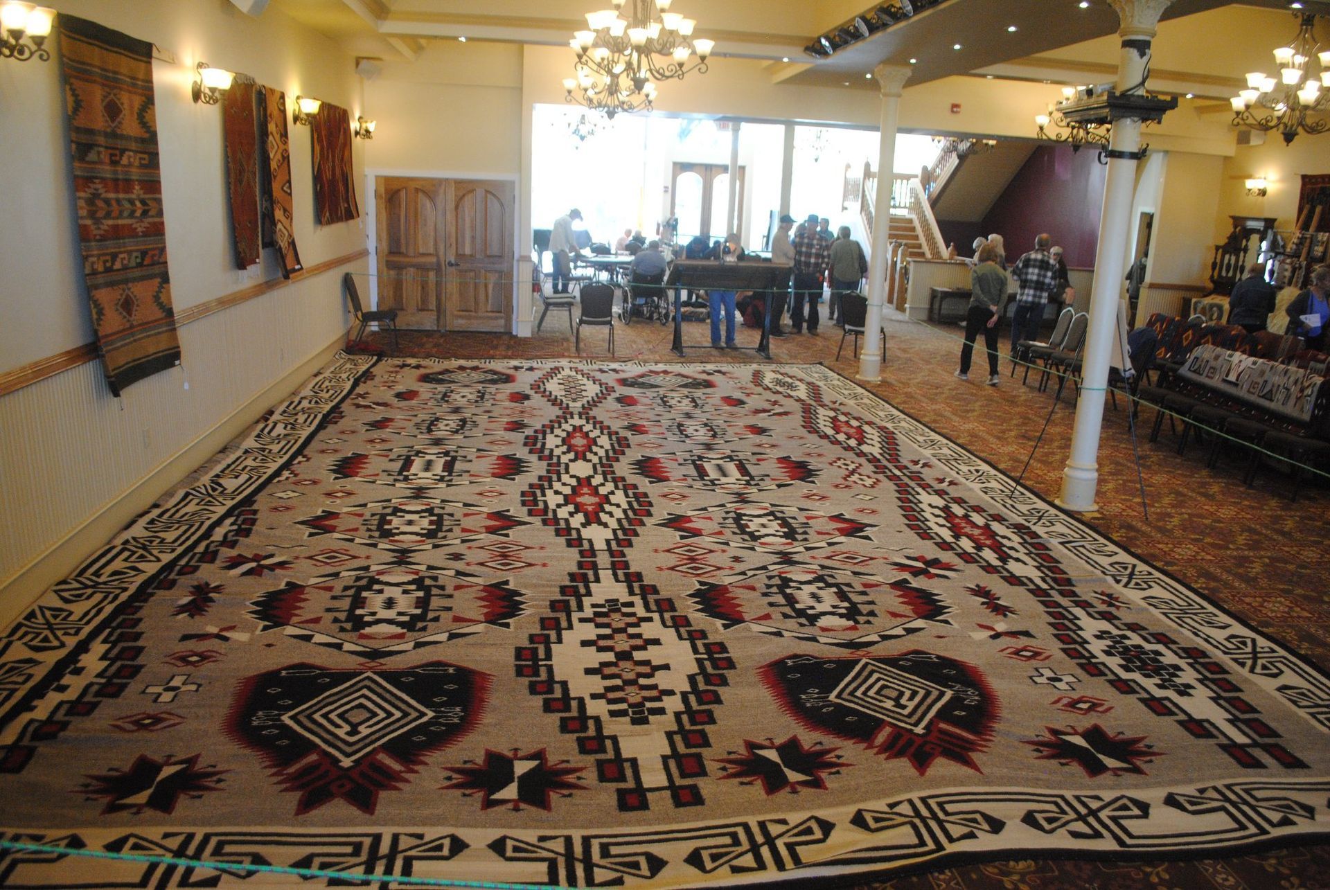 Worlds Largest Navajo Rug: world record in Winslow, Arizona Worlds Largest Navajo Rug: world record in Winslow, Arizona
