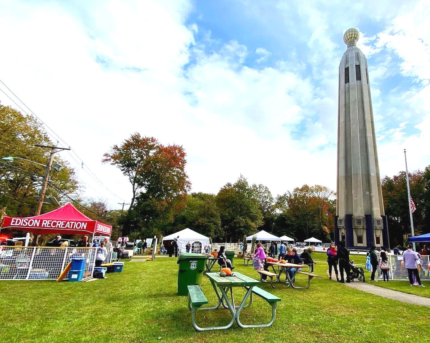 World’s Largest Light Bulb Sculpture: world record in Edison, New Jersey World’s Largest Light Bulb Sculpture: world record in Edison, New Jersey