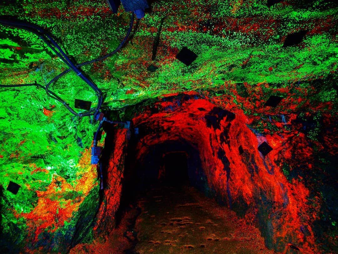 World’s Largest  Collection of Fluorescent Rocks: world record in Ogdensburg, New Jersey