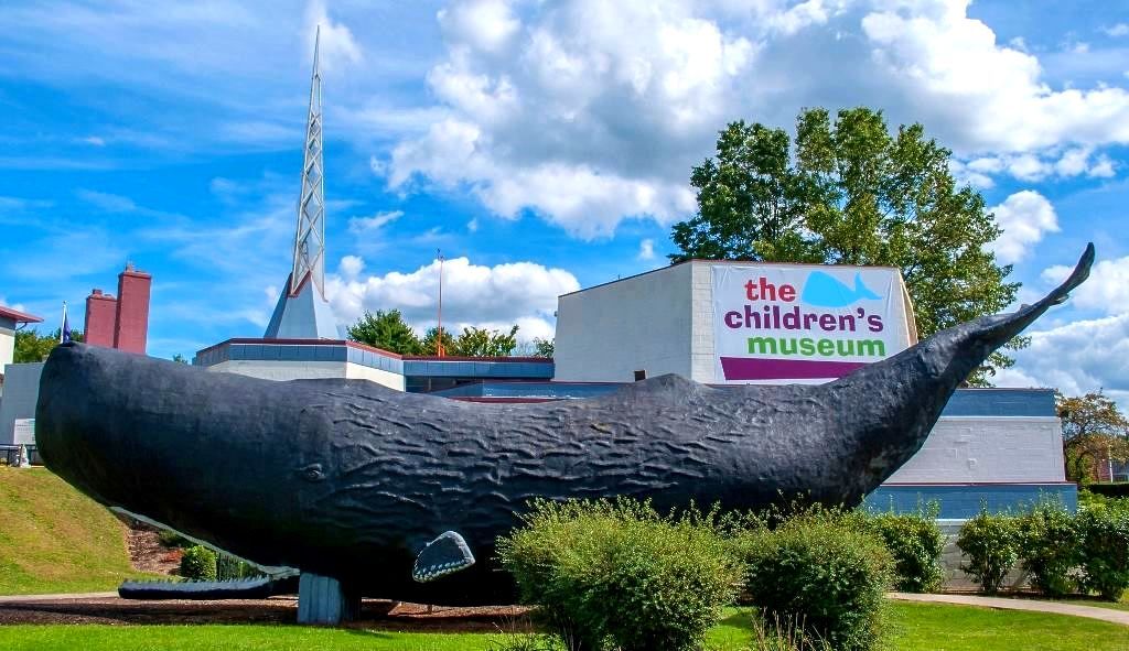 World's Biggest Sperm Whale Sculpture: world record in Hartford, Connecticut World's Biggest Sperm Whale Sculpture: world record in Hartford, Connecticut