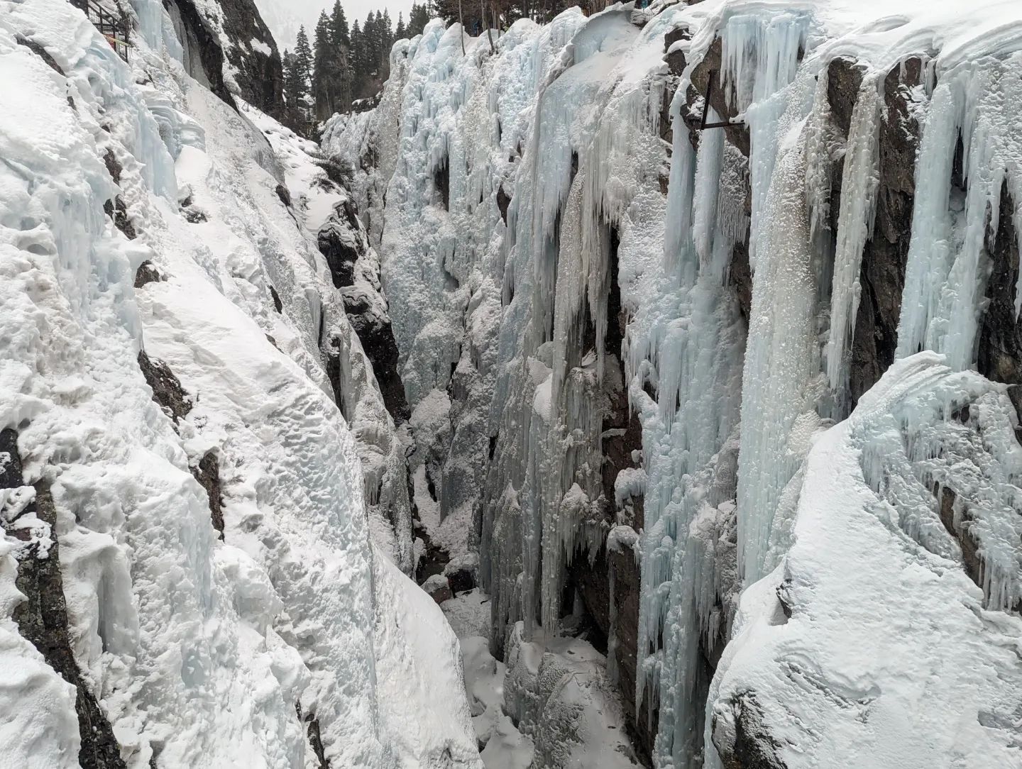 World's largest human-made public ice-climbing park: world record in Ouray, Colorado