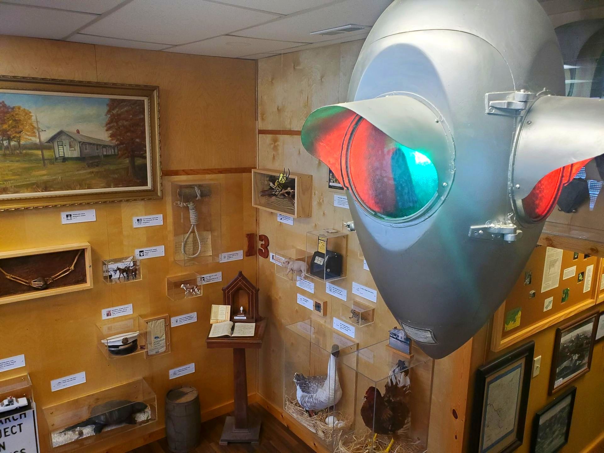 World’s Oldest Working Traffic Light: world record in Ashville, Ohio World’s Oldest Working Traffic Light: world record in Ashville, Ohio