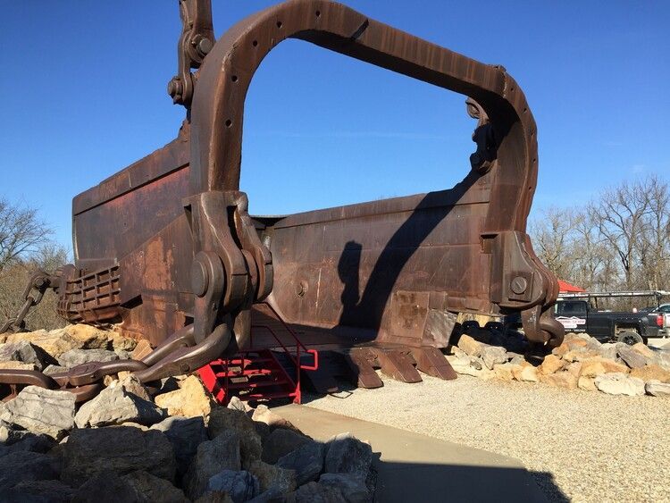World's largest single-bucket digging machine: world record in McConnelsville, Ohio World's largest single-bucket digging machine: world record in McConnelsville, Ohio