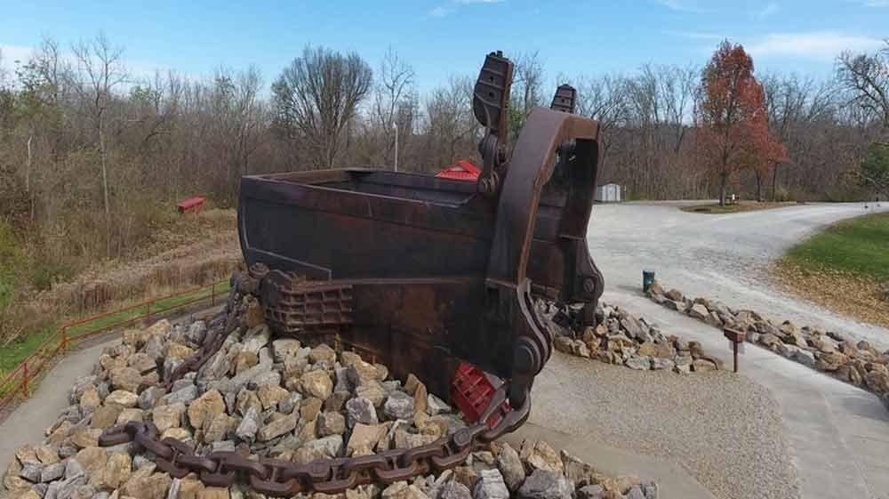 World's largest single-bucket digging machine: world record in McConnelsville, Ohio World's largest single-bucket digging machine: world record in McConnelsville, Ohio