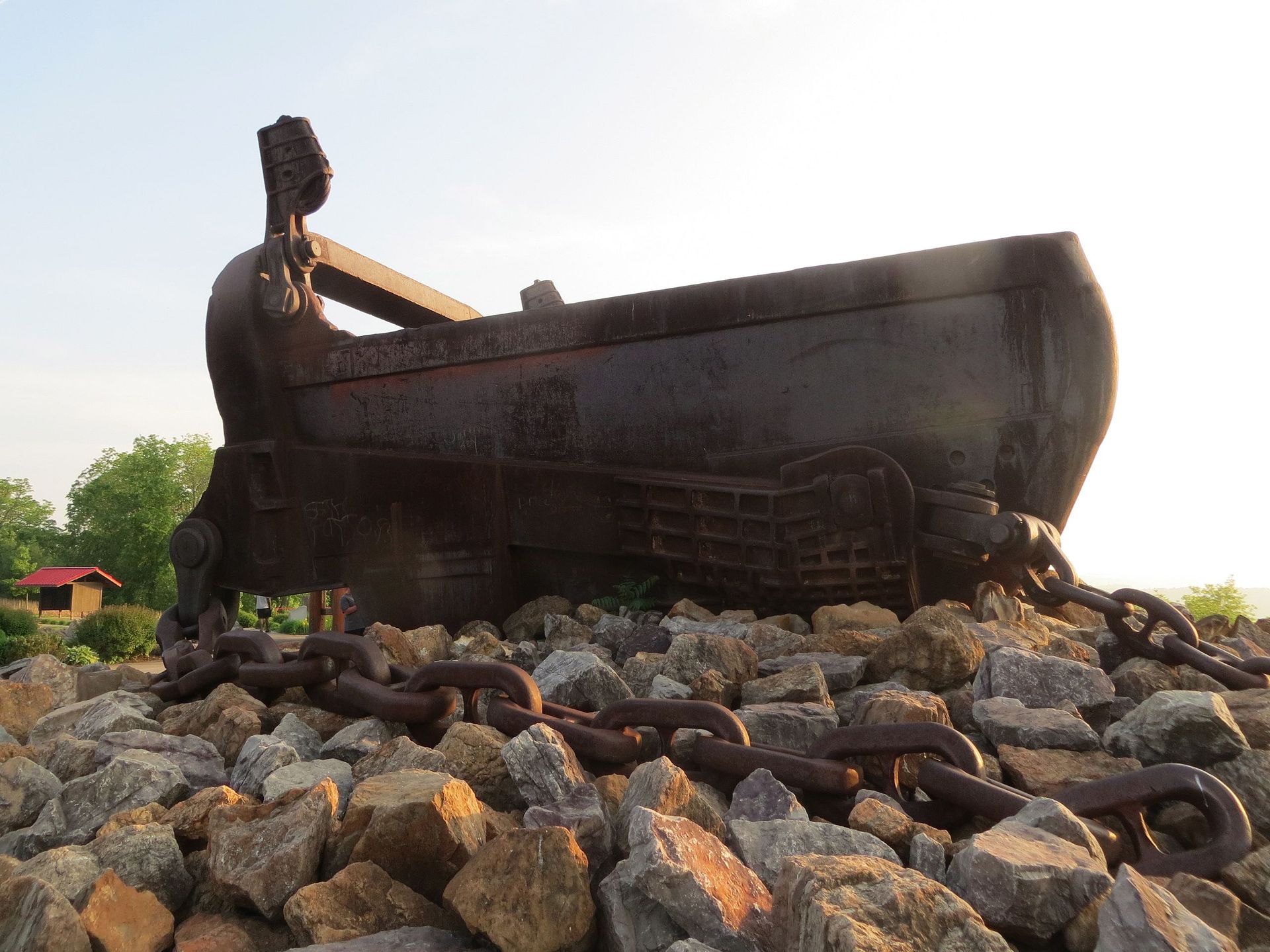 World's largest single-bucket digging machine: world record in McConnelsville, Ohio