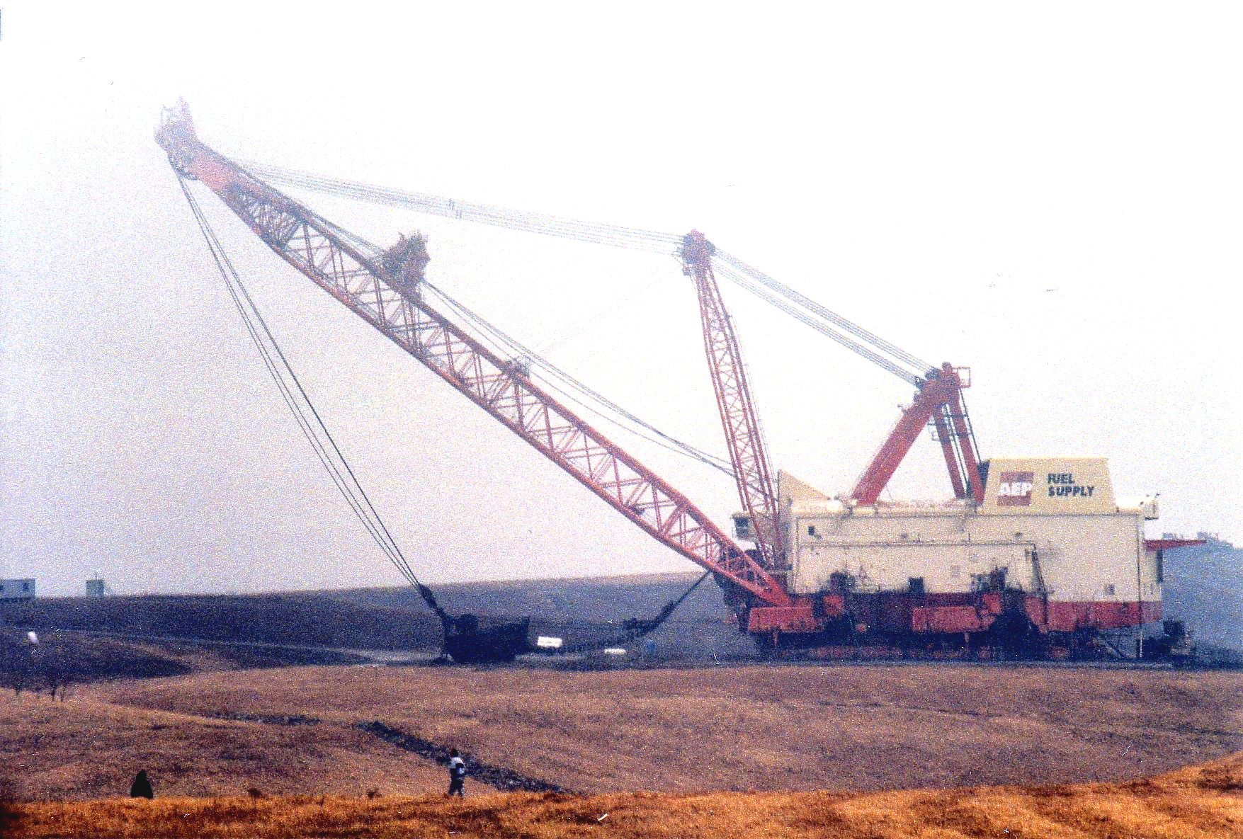 World's largest single-bucket digging machine: world record in McConnelsville, Ohio World's largest single-bucket digging machine: world record in McConnelsville, Ohio