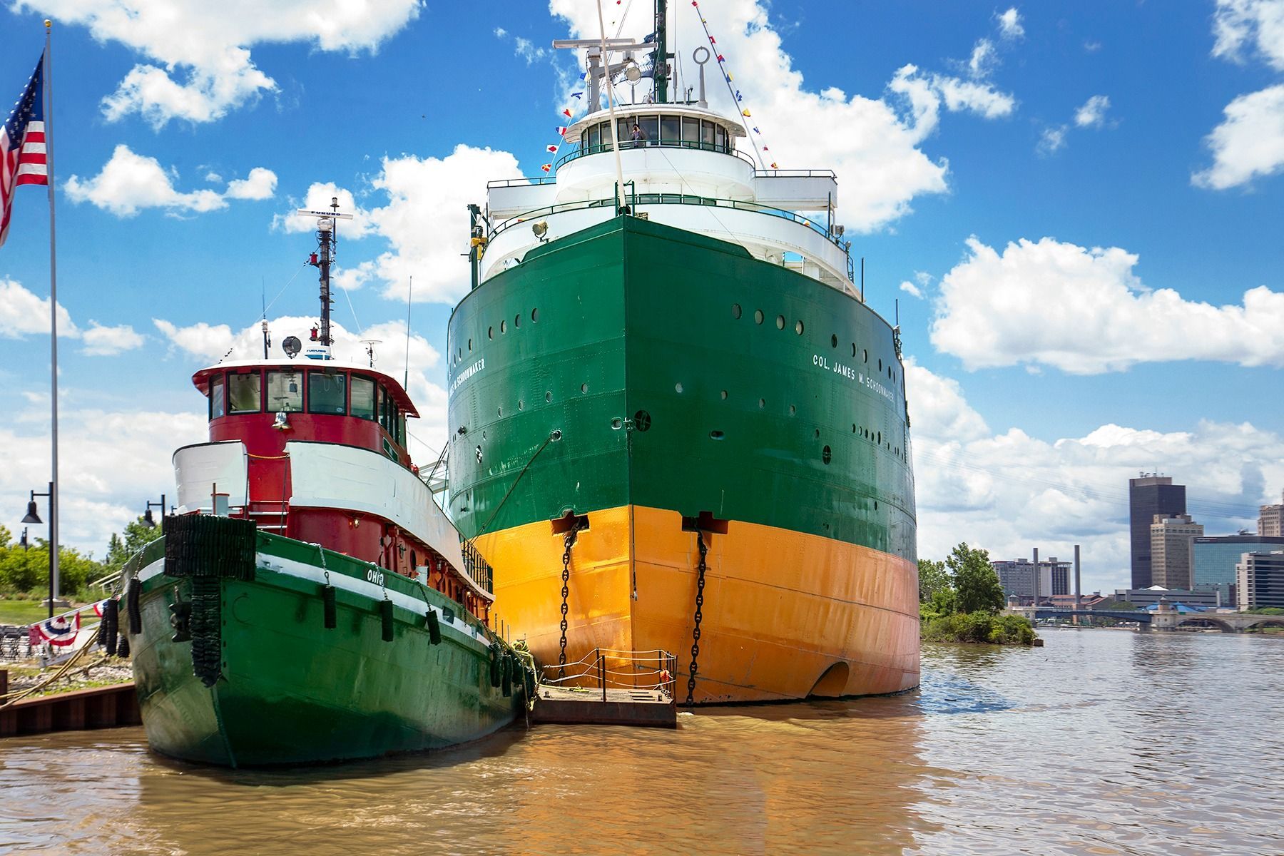World’s Largest Bulk Freighter: world record in Toledo, Ohio