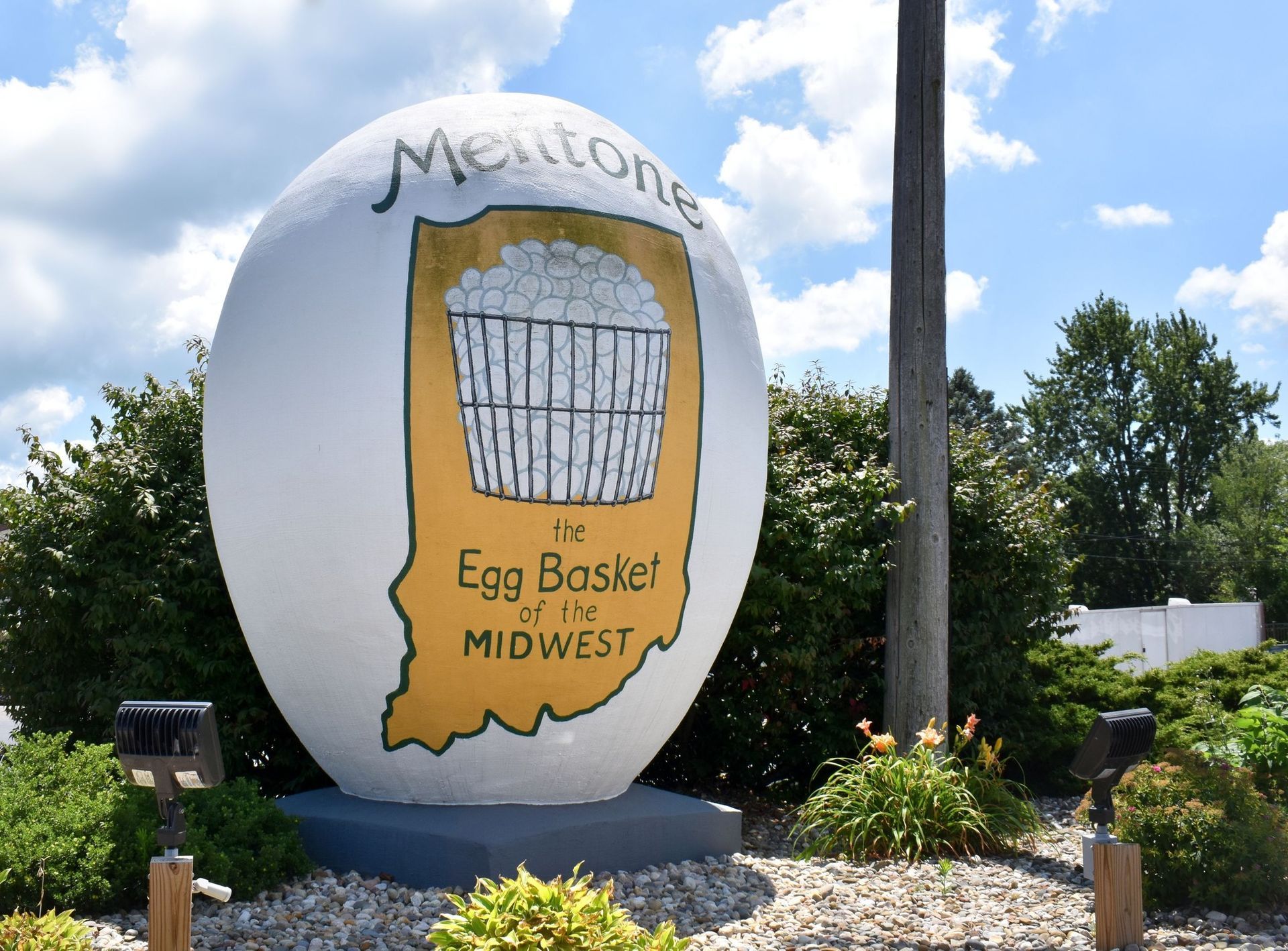 World’s Largest Egg Sculpture: world record in Mentone, Indiana