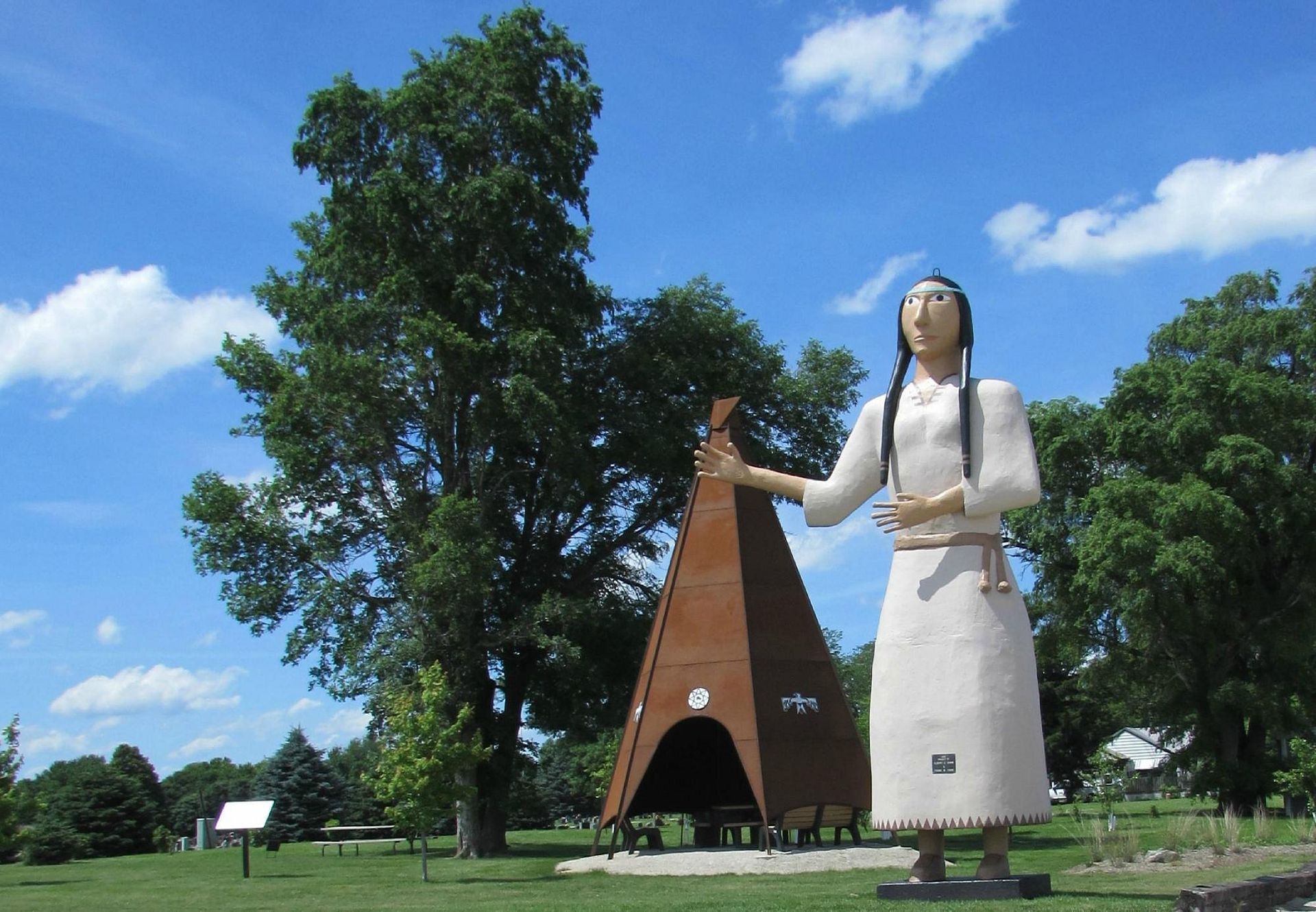 World’s Largest Indian Maiden Monument: world record in Pocahontas, Iowa