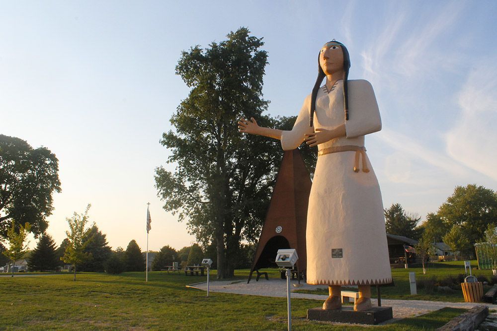 World’s Largest Indian Maiden Monument: world record in Pocahontas, Iowa 