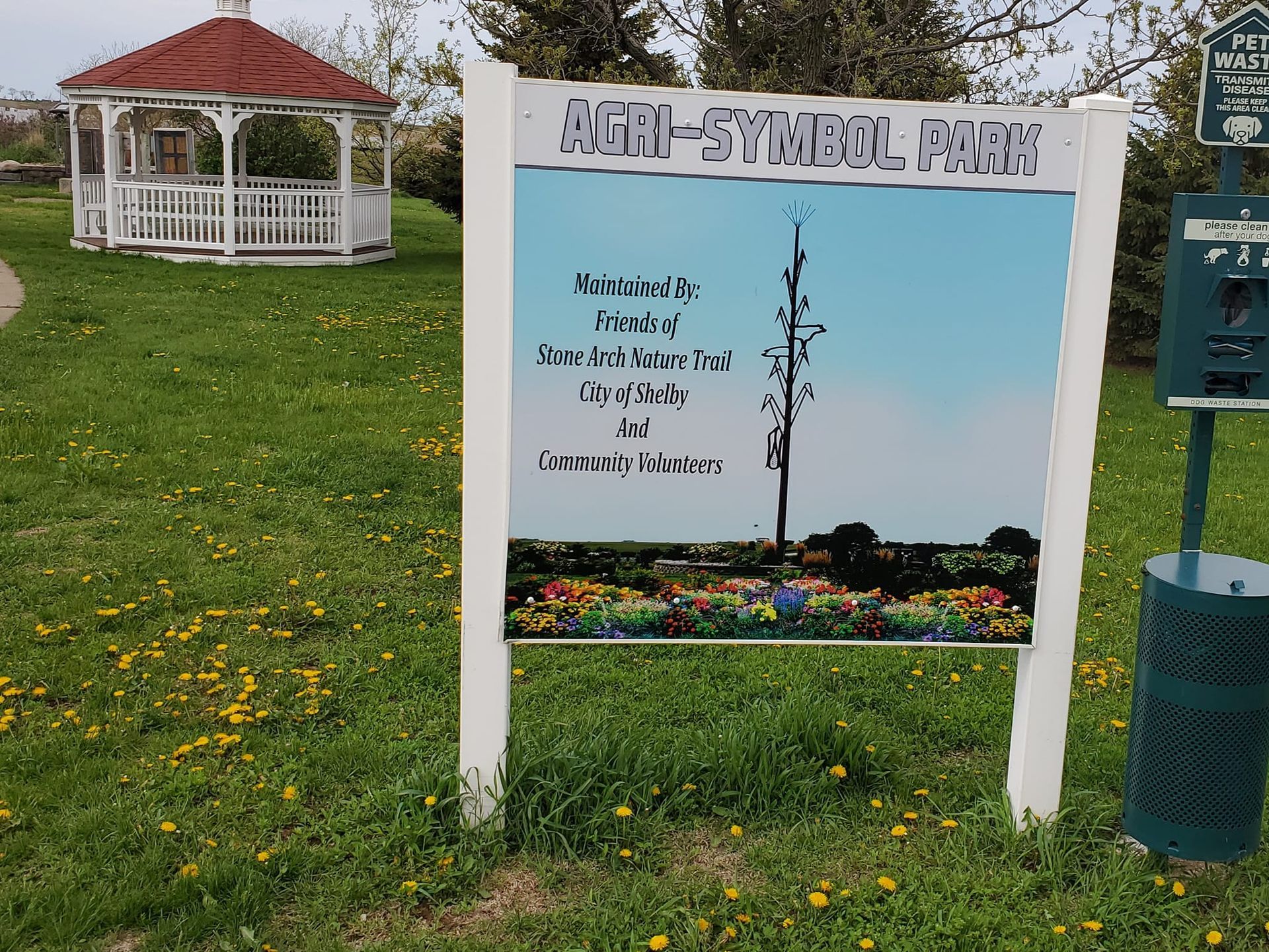World's Largest Corn Stalk Sculpture: world record in Shelby, Iowa