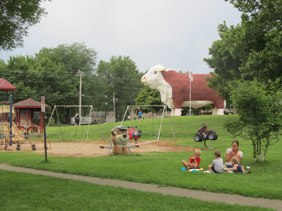 World’s Largest Bull Sculpture: world record in Audubon, Iowa World’s Largest Bull Sculpture: world record in Audubon, Iowa