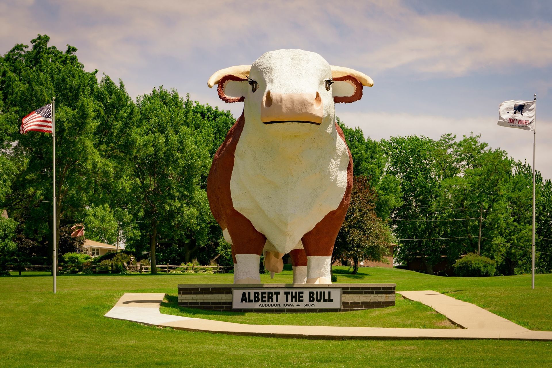 World’s Largest Bull Sculpture: world record in Audubon, Iowa
World’s Largest Bull Sculpture: world record in Audubon, Iowa