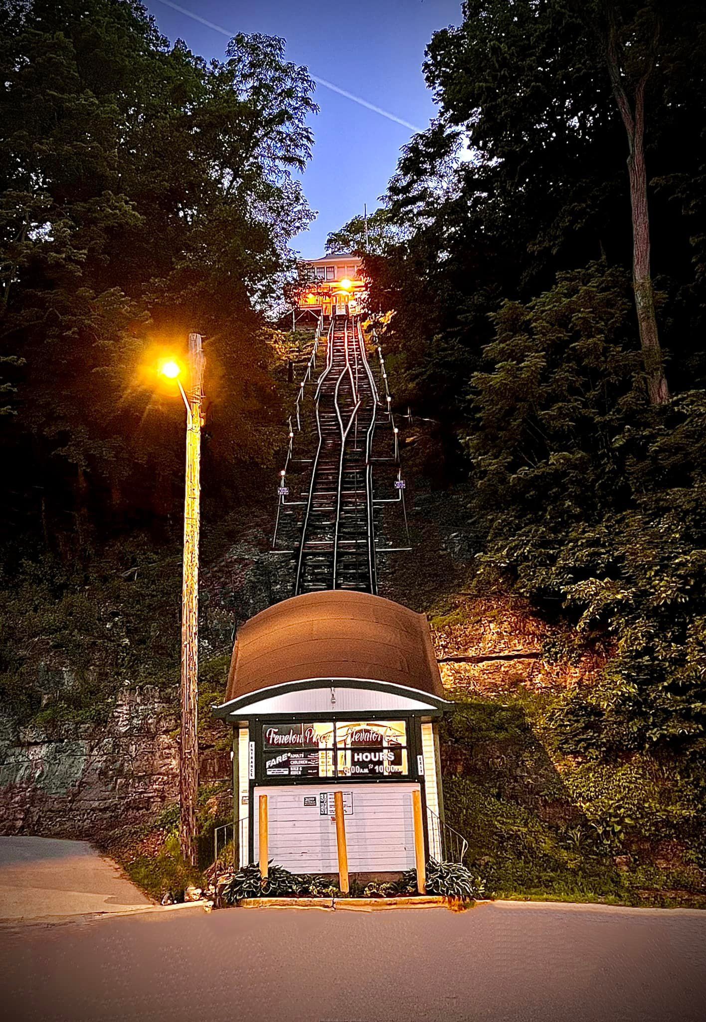World’s Shortest And Steepest Scenic Railway: world record in Dubuque, Iowa