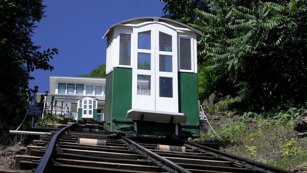 World’s Shortest And Steepest Scenic Railway: world record in Dubuque, Iowa