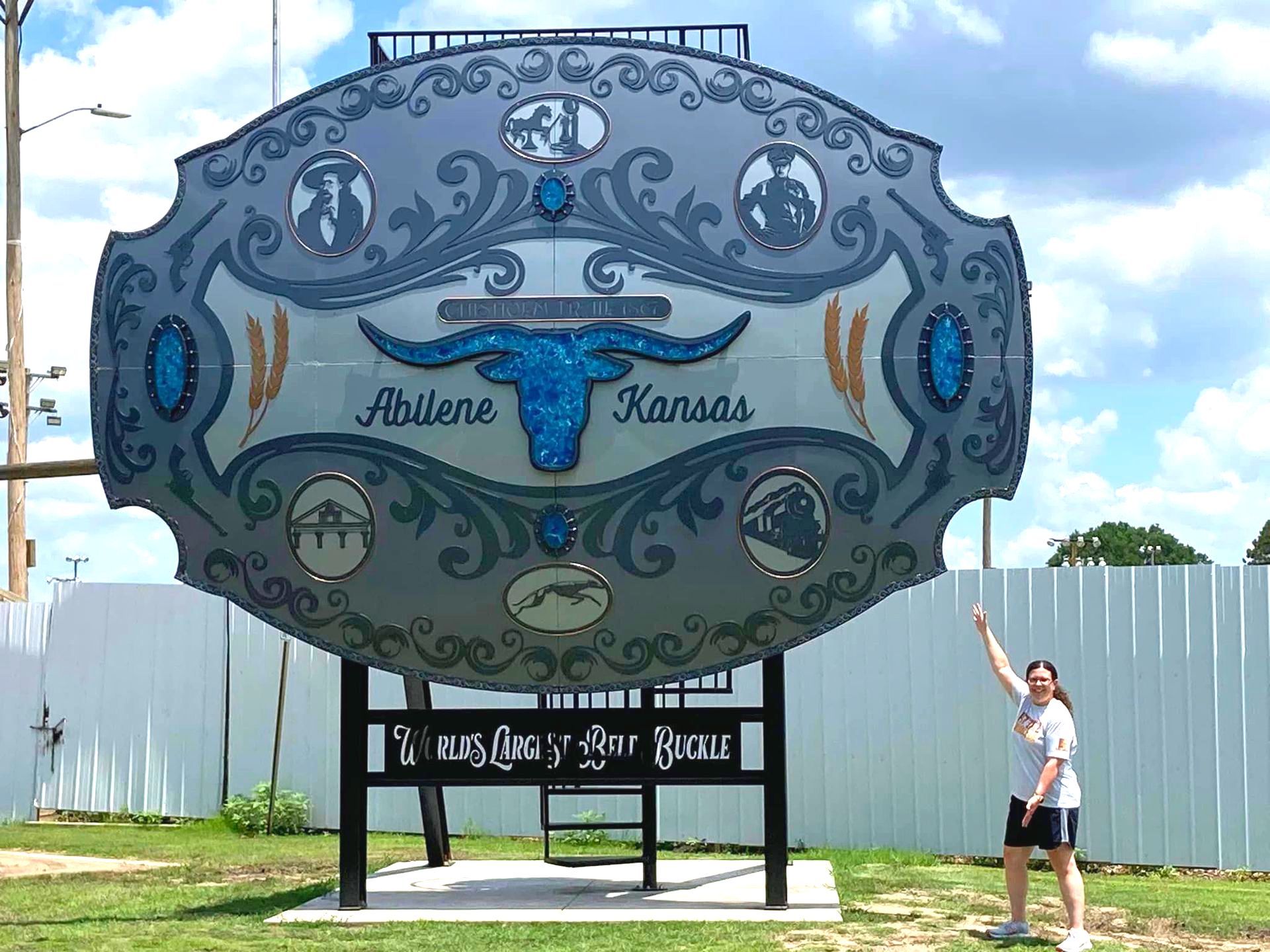World’s Largest Belt Buckle: world record in Abilene, Kansas
World’s Largest Belt Buckle: world record in Abilene, Kansas