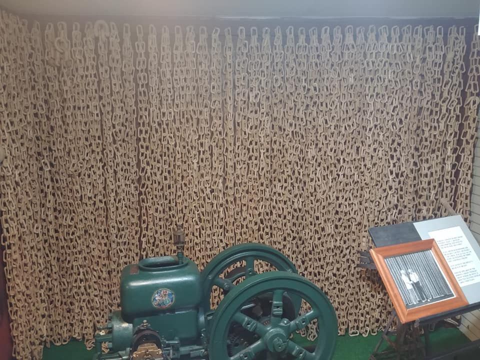 World's largest hand carved wooden chain: world record in Baxter Springs, Kansas