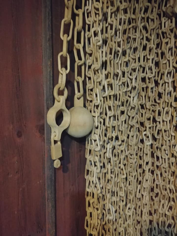 World's largest hand carved wooden chain: world record in Baxter Springs, Kansas