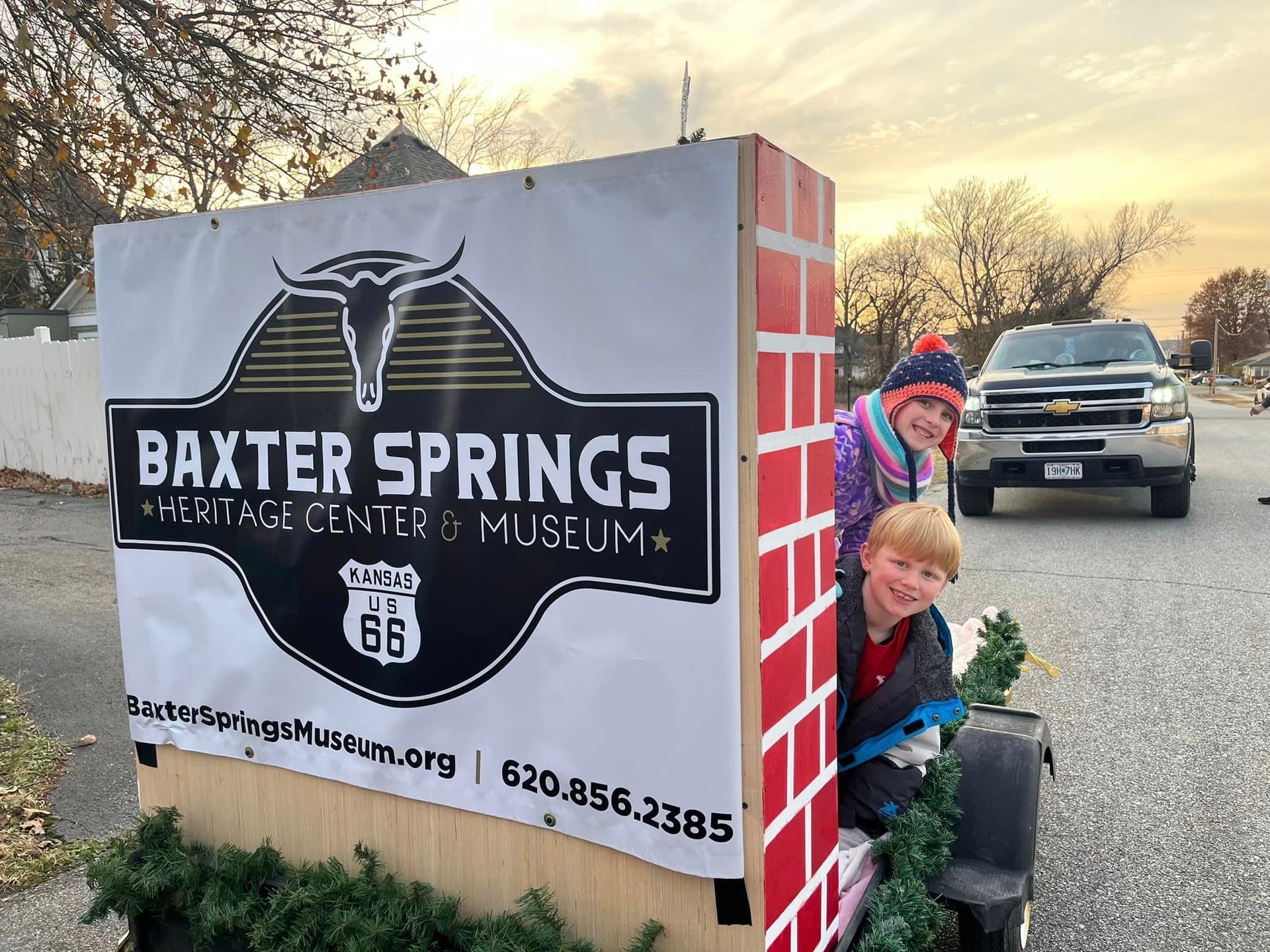 World's largest hand carved wooden chain: world record in Baxter Springs, Kansas