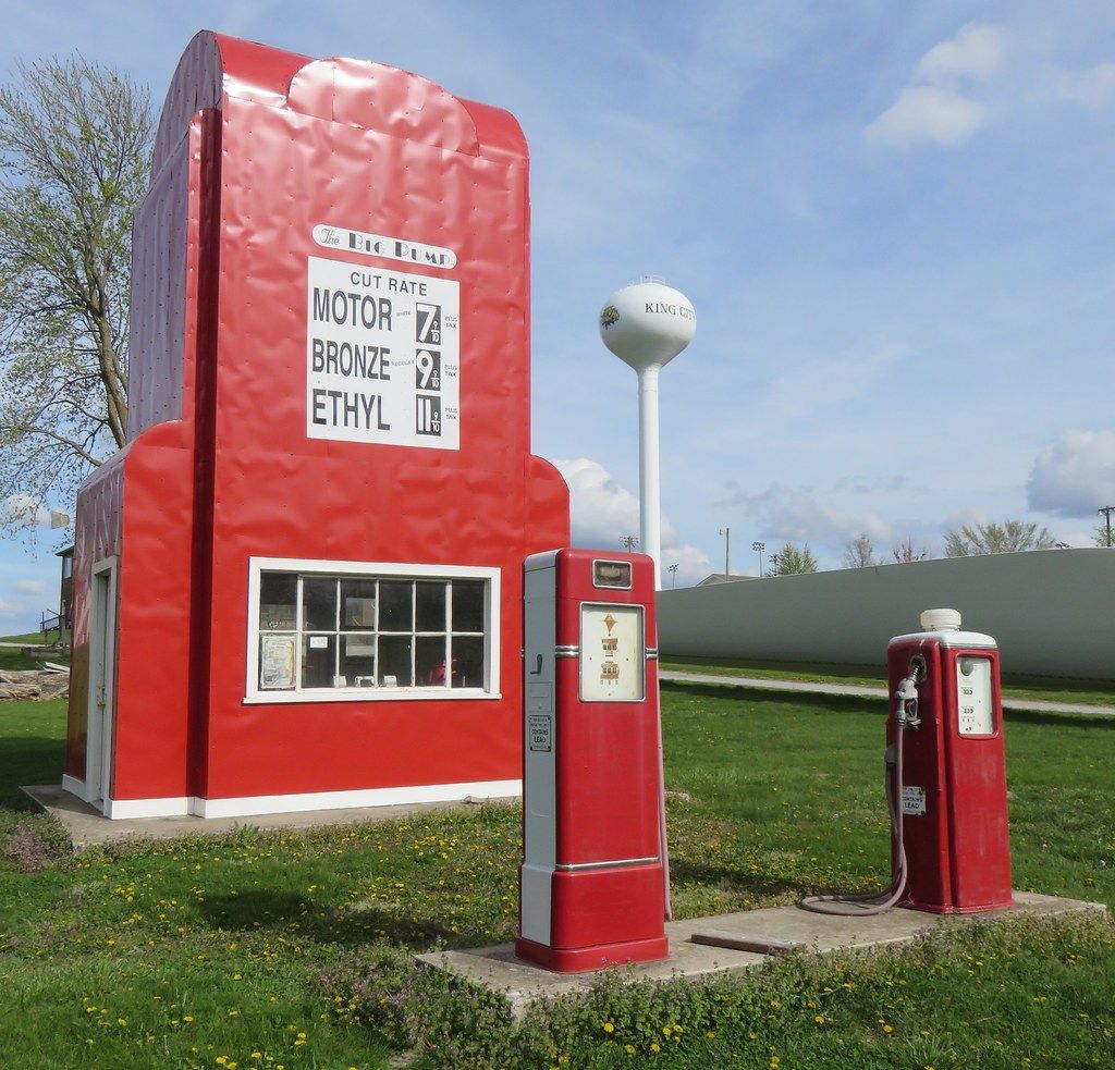 World's Largest Gas Pump: world record in King City, Missouri