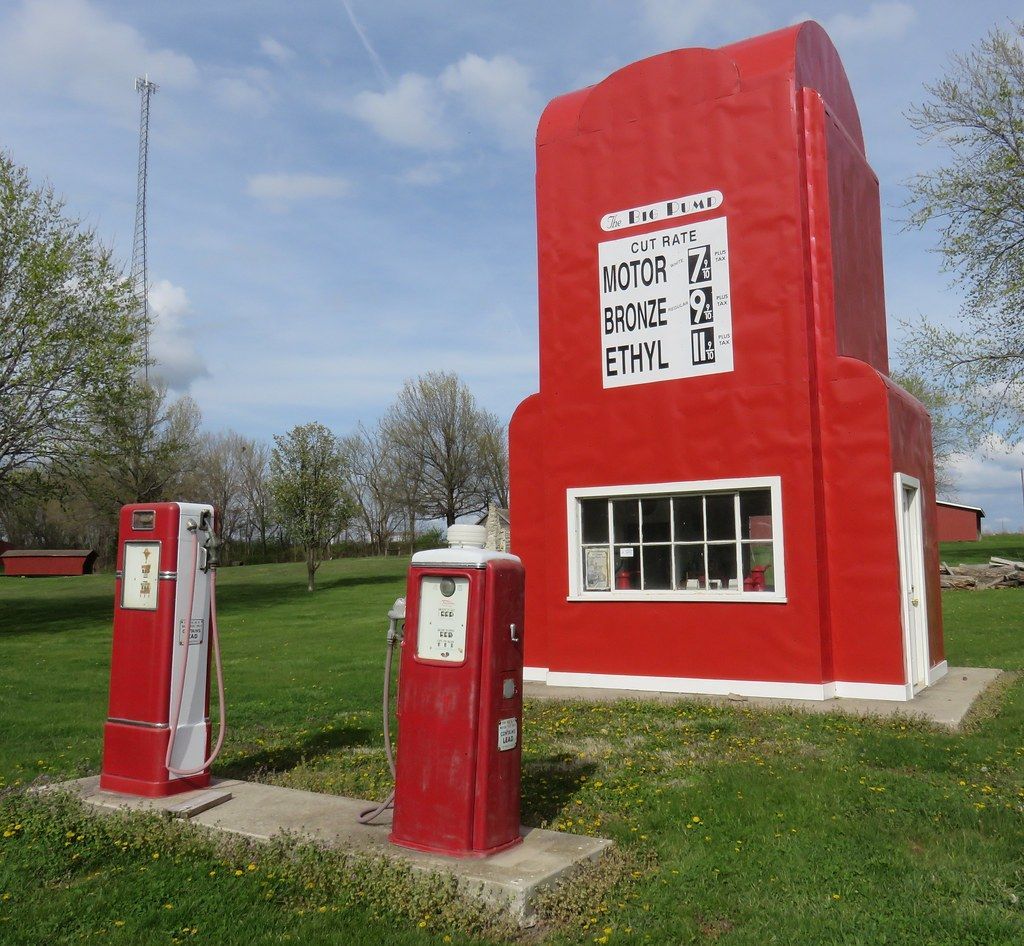 World's Largest Gas Pump: world record in King City, Missouri