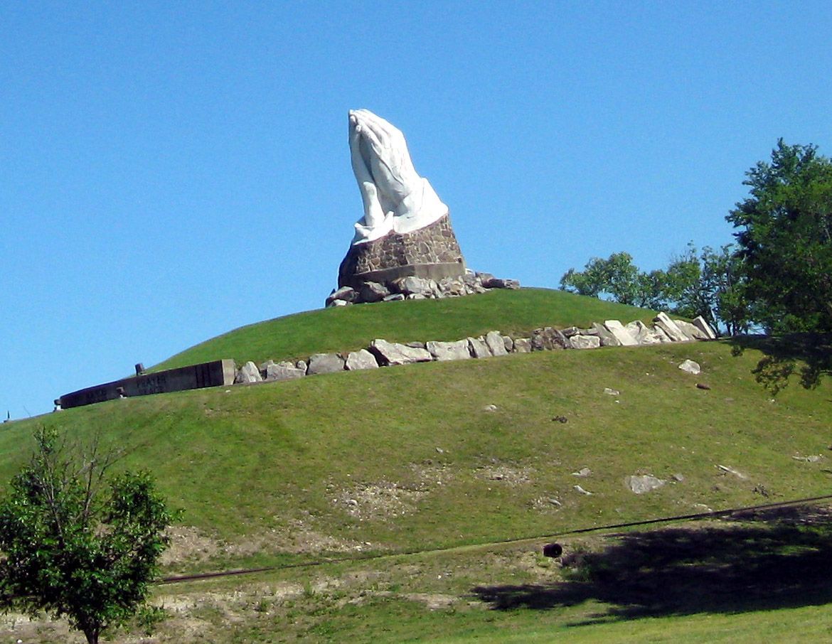 World's Largest Praying Hands Memorial: world record in Webb City, Missouri