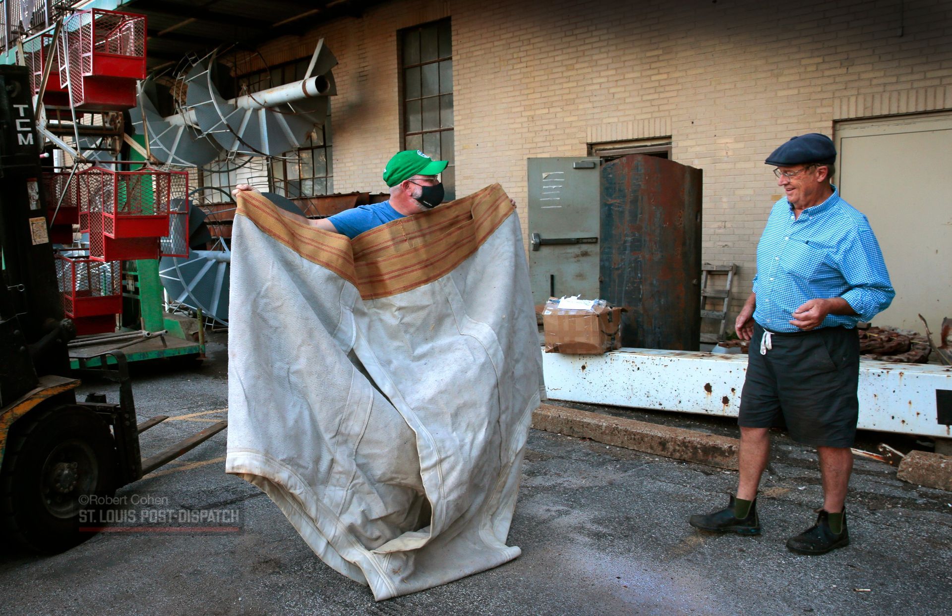 World’s Largest pair of Underwear: world record in St. Louis, Missouri