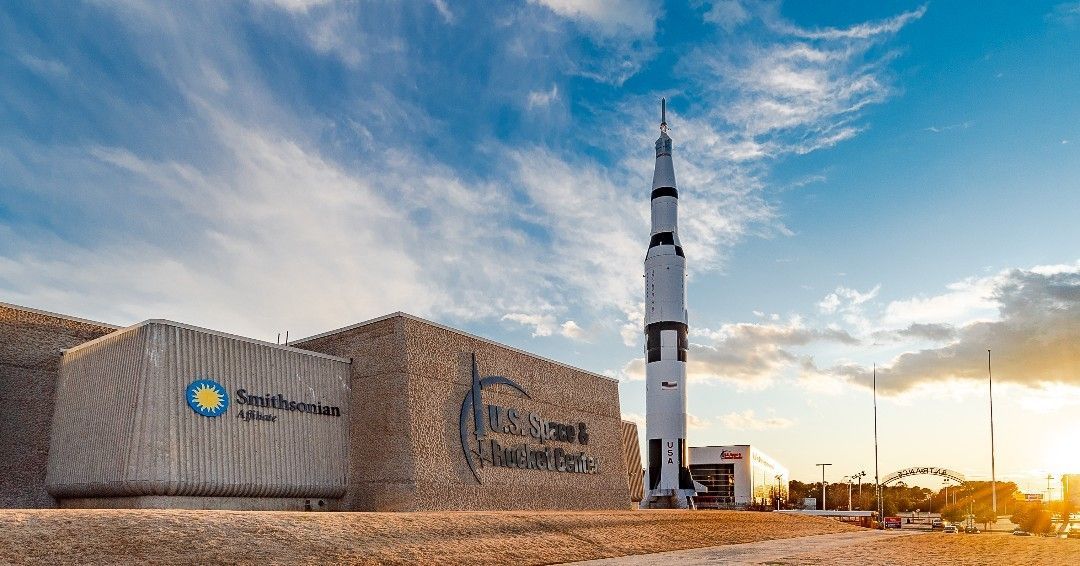 World’s Largest Space Shuttle Replica: world record in Huntsville, Alabama World’s Largest Space Shuttle Replica: world record in Huntsville, Alabama