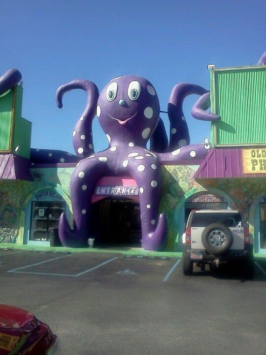 World's Largest Purple Octopus Sculpture: world record in Gulf Shores, Alabama