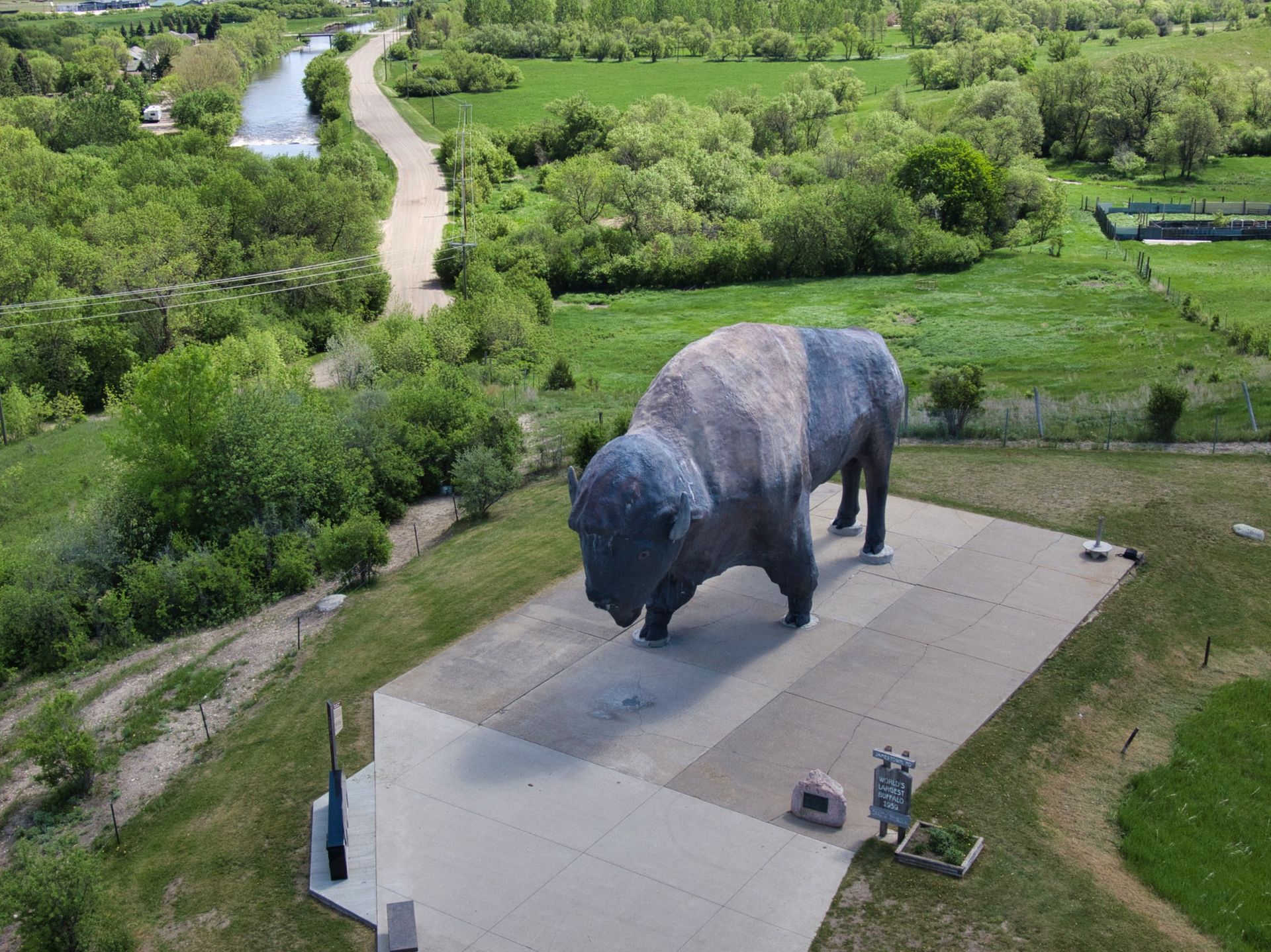 World’s Largest Buffalo Monument: world record in Jamestown, North Dakota World’s Largest Buffalo Monument: world record in Jamestown, North Dakota