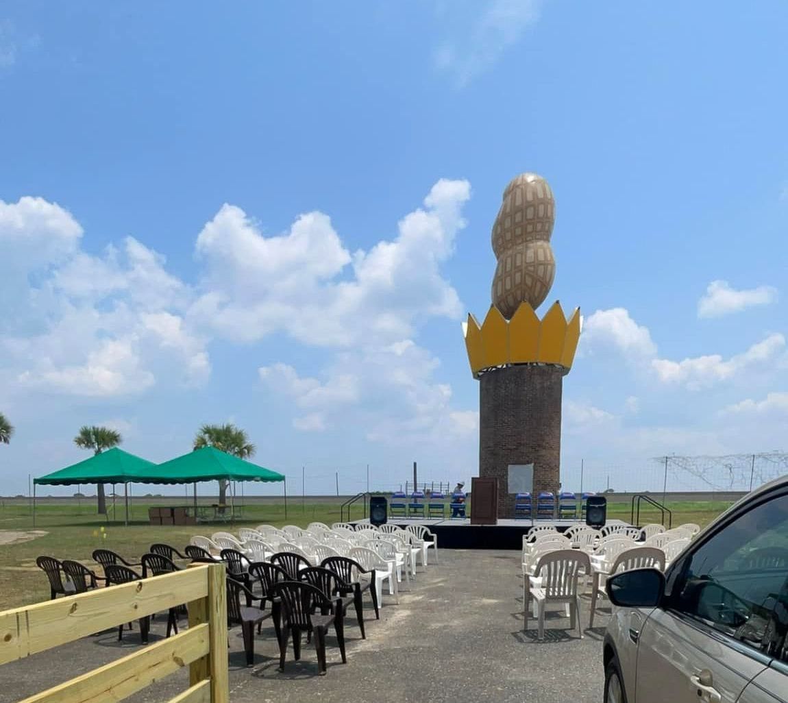 World's Largest Peanut Monument: world record in Ashburn, Georgia