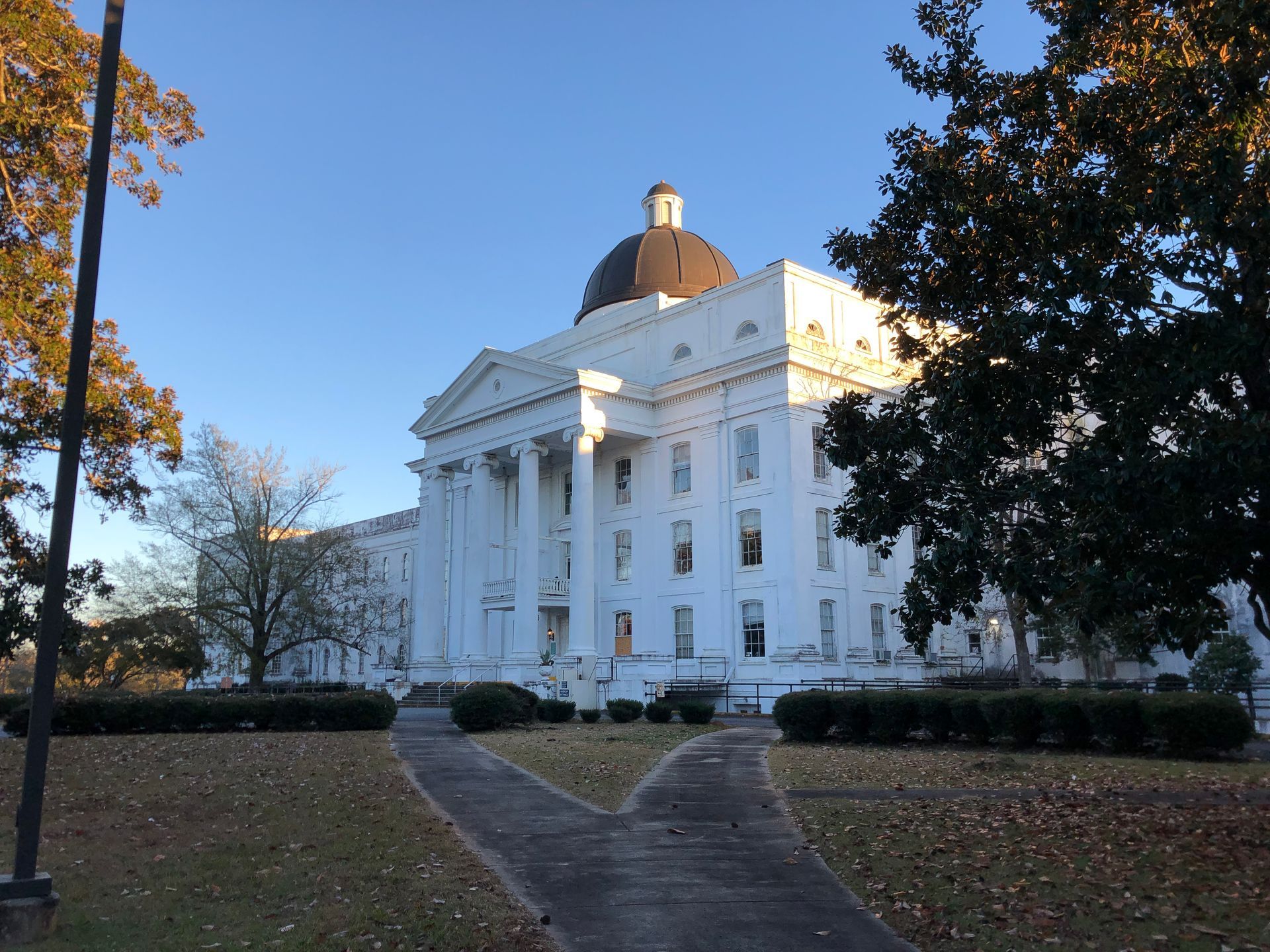 World's Largest Abandoned Mental Asylum: world record in Milledgeville, Georgia