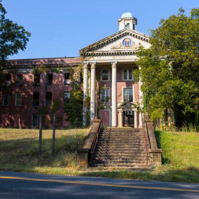 World's Largest Abandoned Mental Asylum: world record in Milledgeville, Georgia