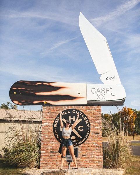 World's Largest Pocket Knife: world record in Radcliff, Kentucky