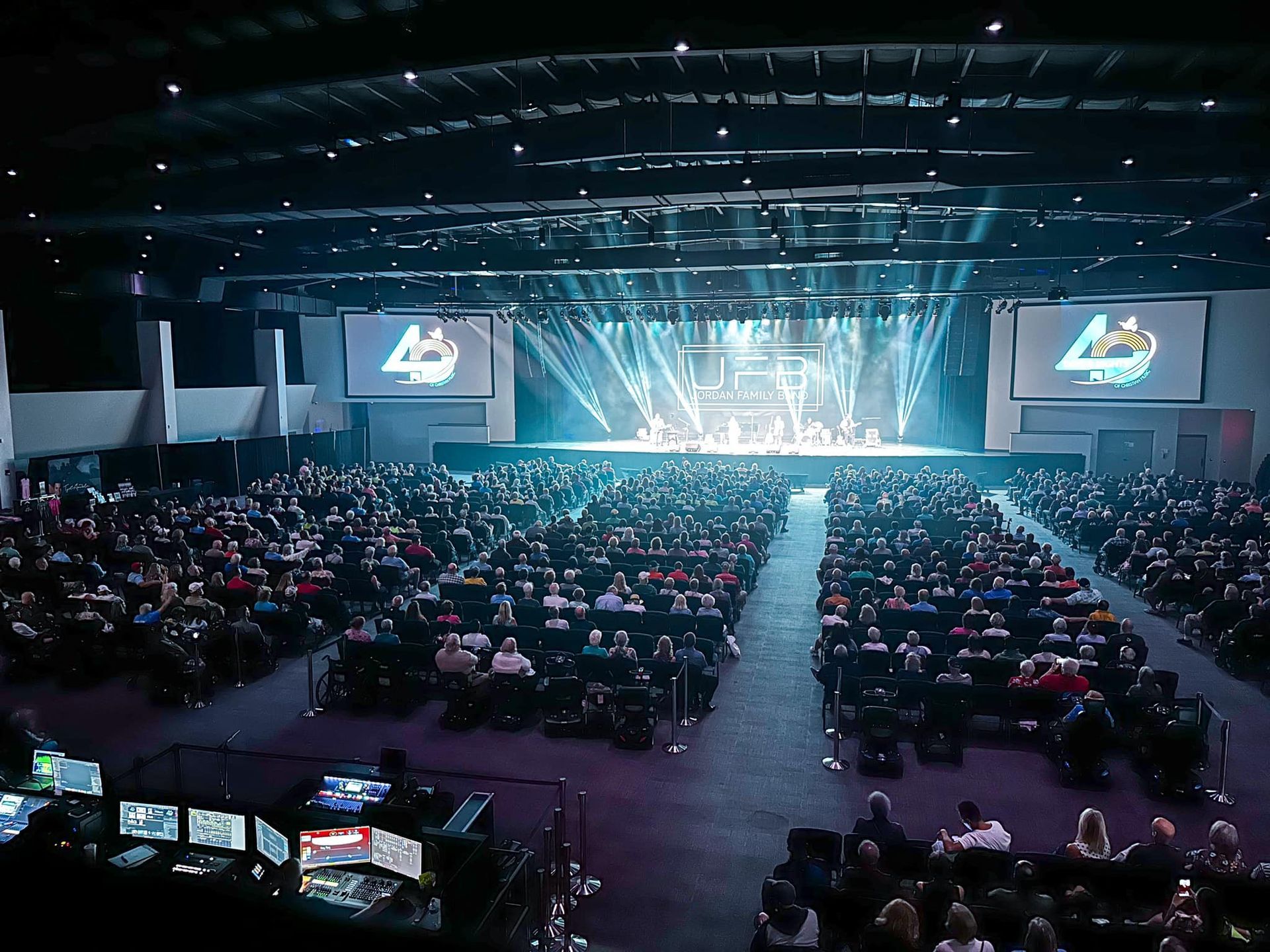 World's Largest Christian Music Festival: world record in Williamstown, Kentucky
