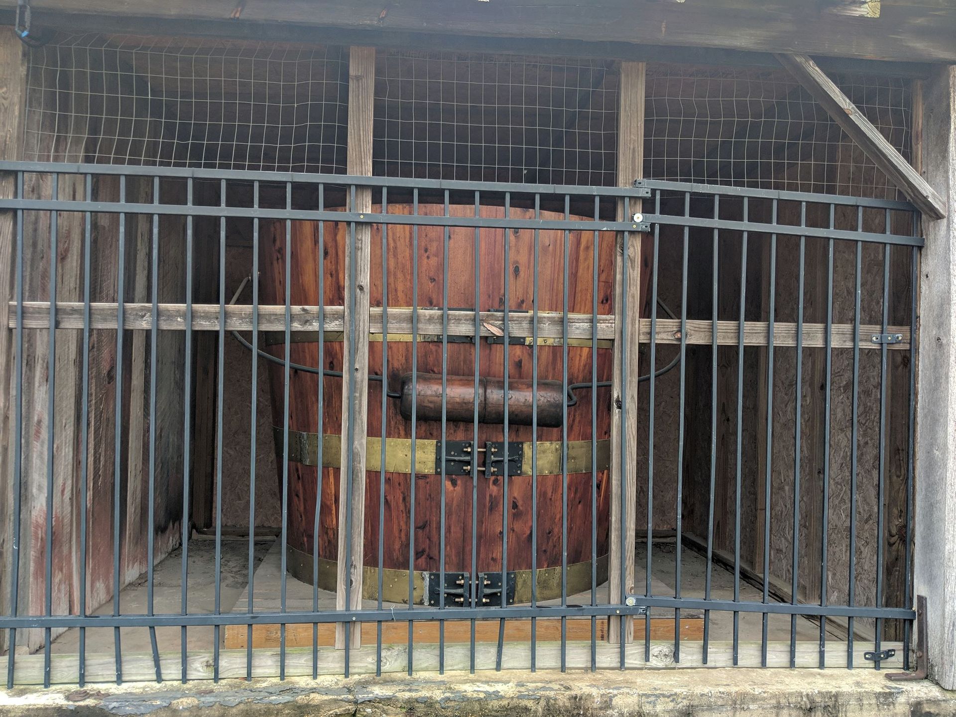 World's Largest Cedar Bucket: world record in Murfreesboro, Tennessee