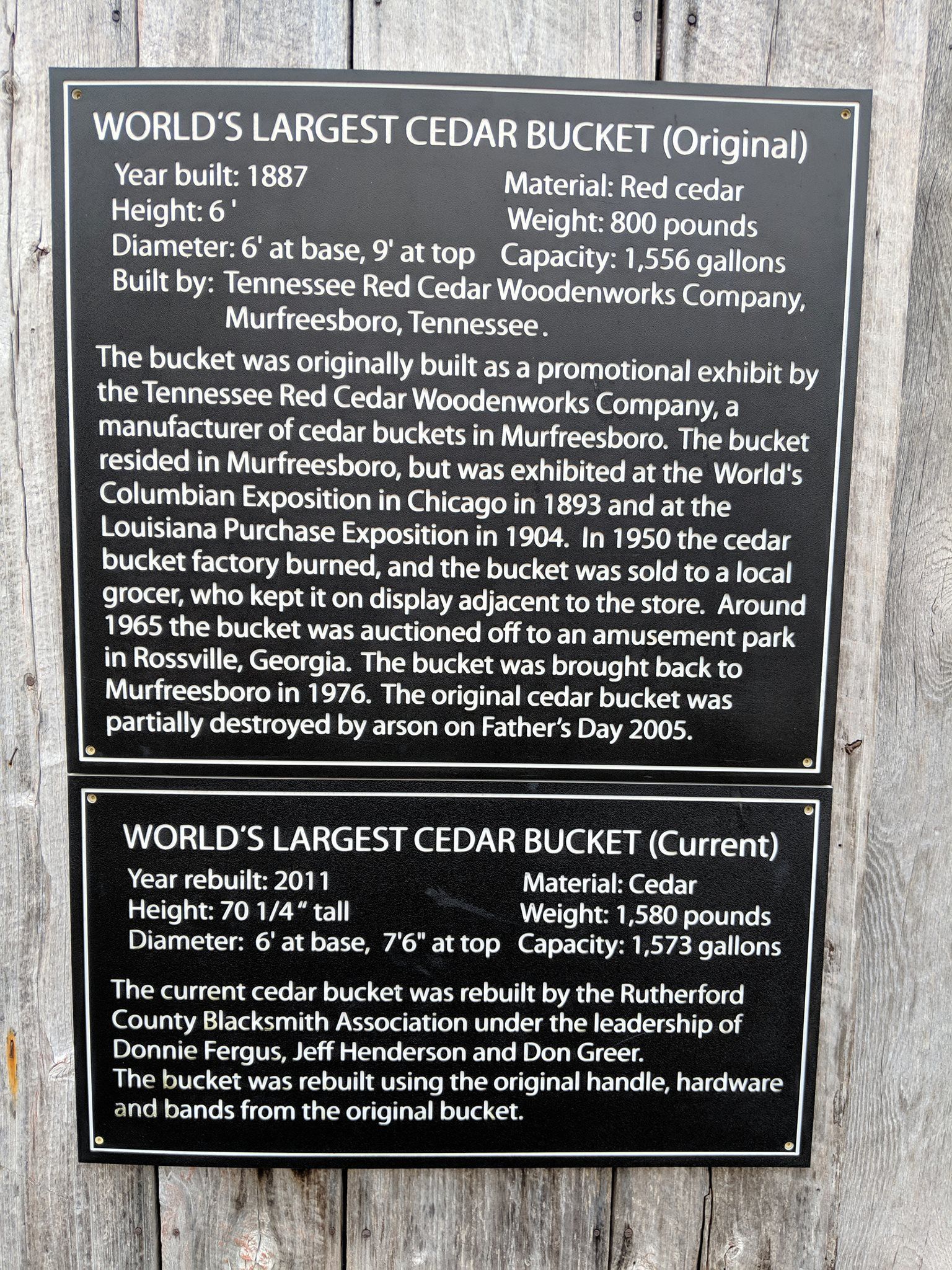 World's Largest Cedar Bucket: world record in Murfreesboro, Tennessee