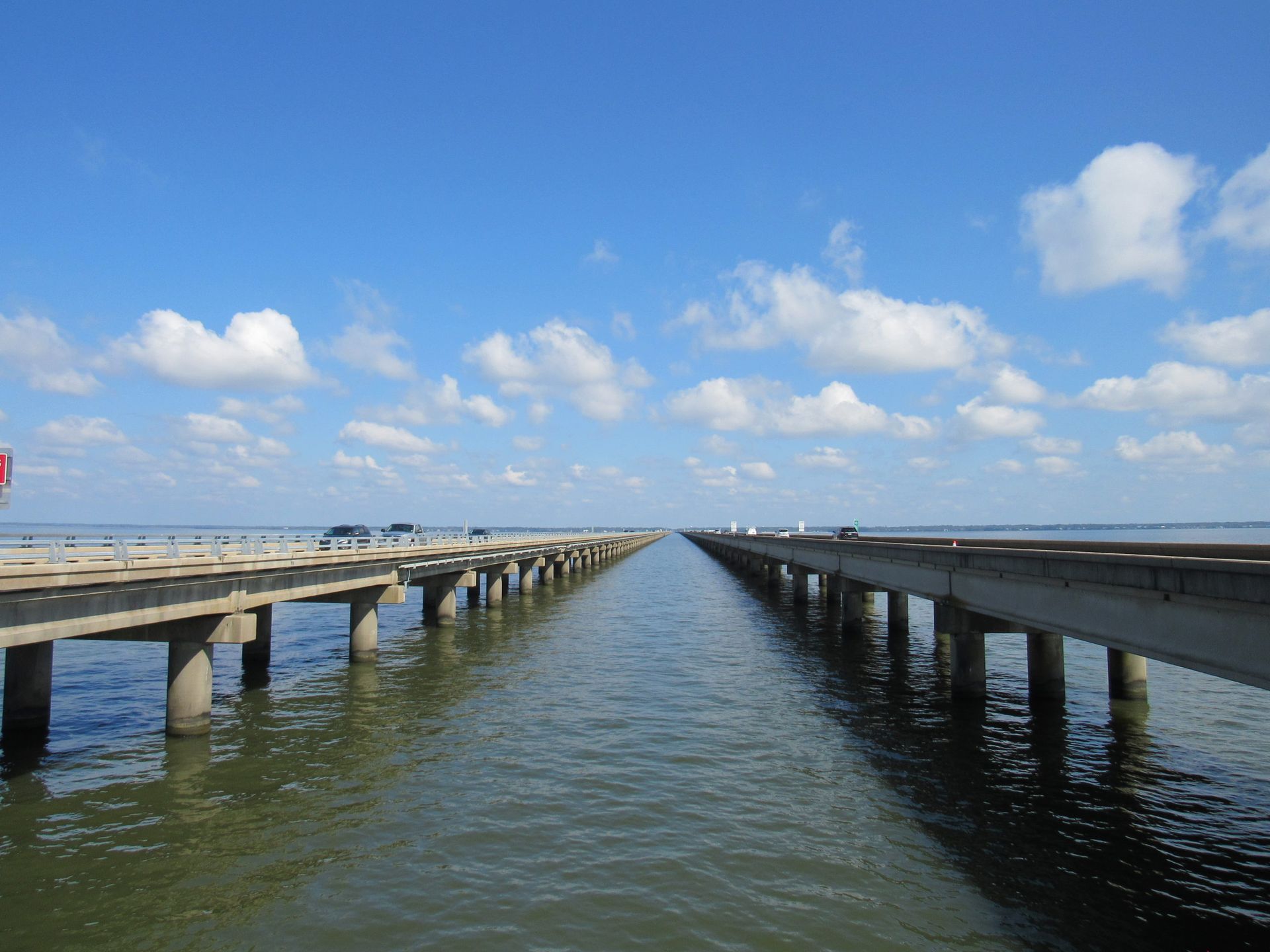 World's longest continuous bridge over water: world record near New Orleans, Louisiana