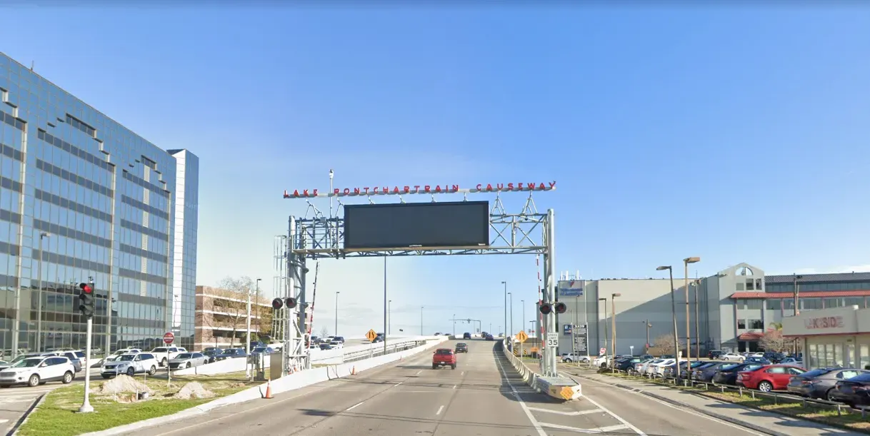World's longest continuous bridge over water: world record near New Orleans, Louisiana