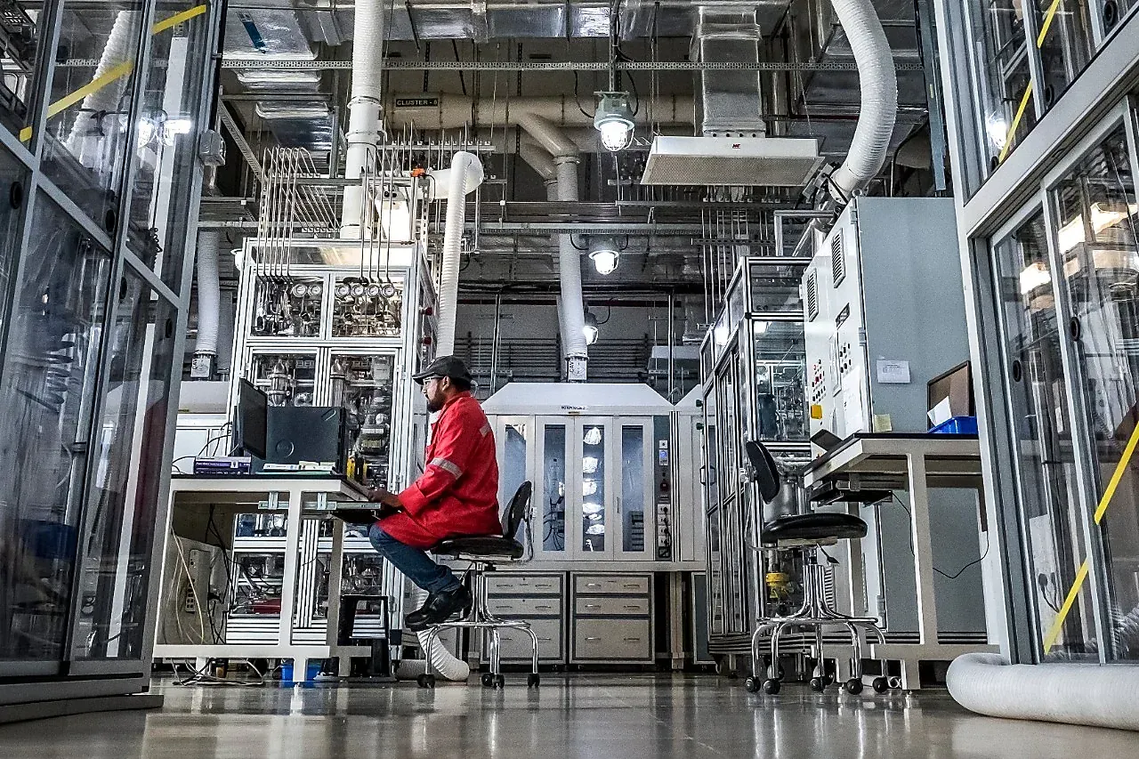 World’s Largest Refining Catalyst Plant: world record in Port Allen, Louisiana World’s Largest Refining Catalyst Plant: world record in Port Allen, Louisiana