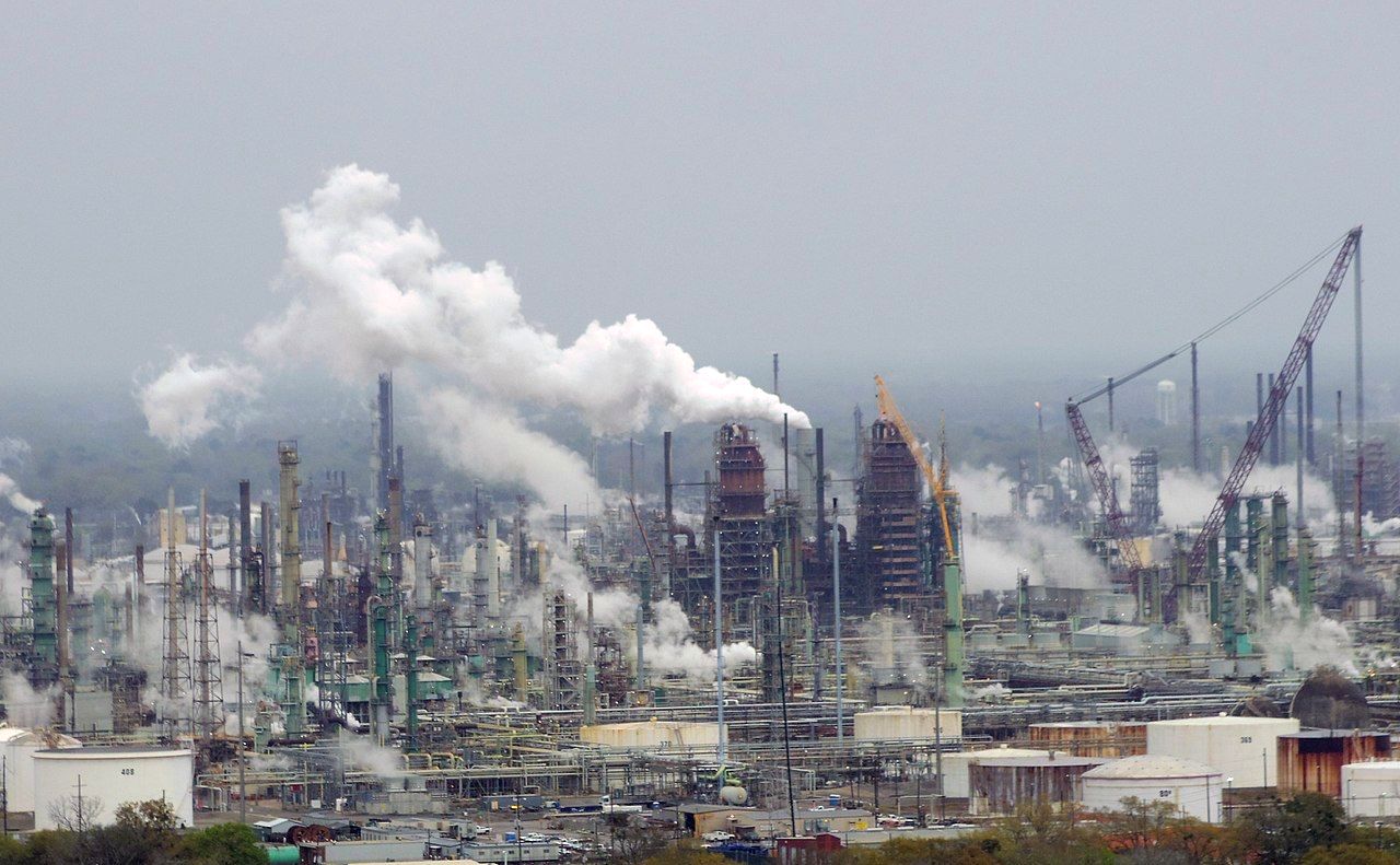 World's first commercial fluid catalytic cracking plant: world record in Baton Rouge, Louisiana 