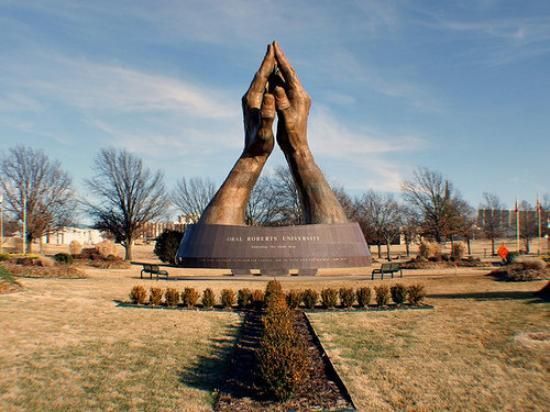 World's Largest Praying Hands Statue: world record in Tulsa, Oklahoma