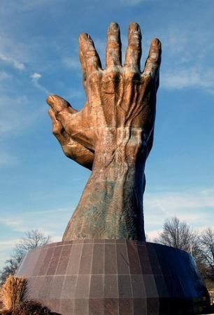 World's Largest Praying Hands Statue: world record in Tulsa, Oklahoma