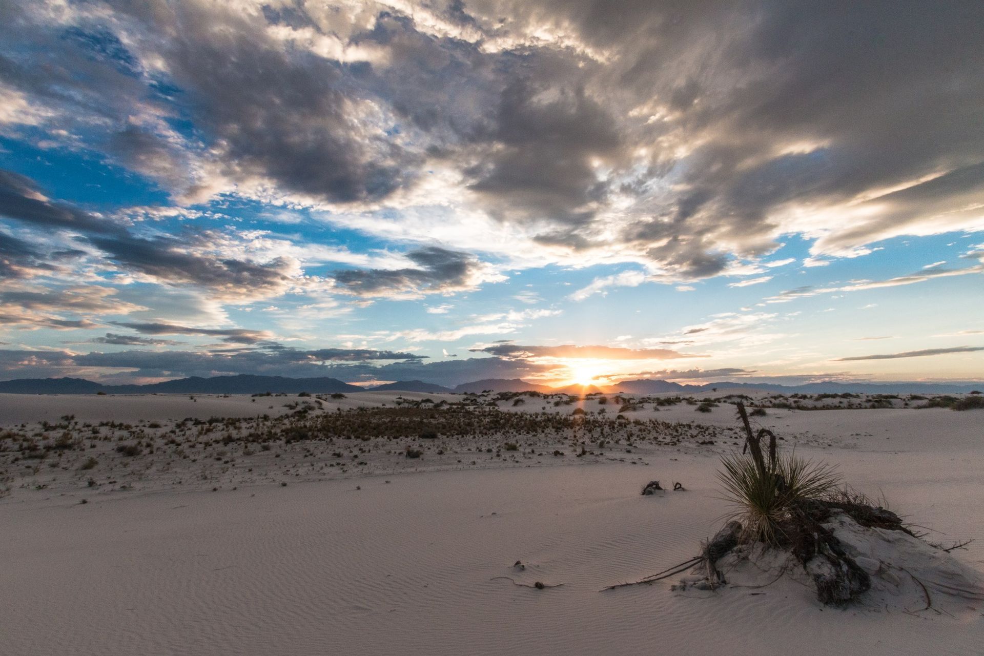 World's largest gypsum dunefield, world record in White Sands National Park, New Mexico