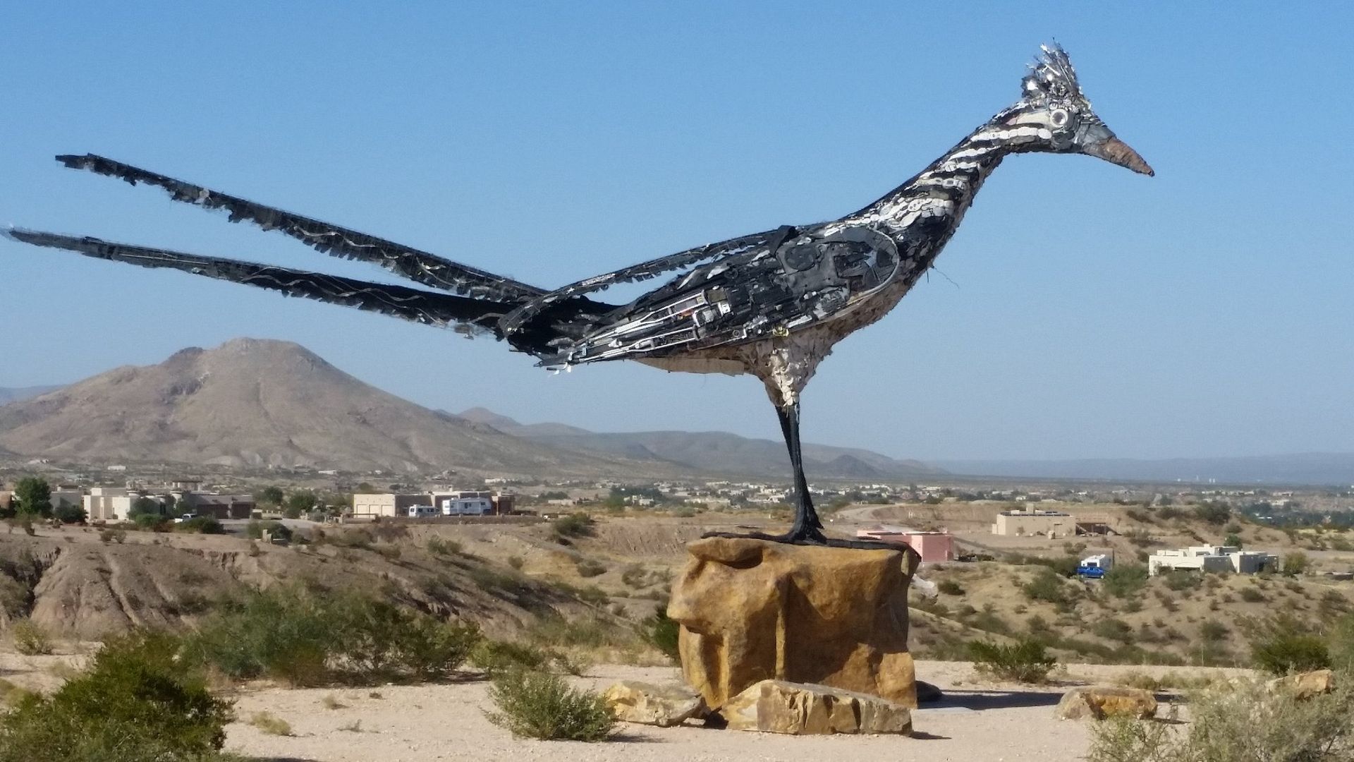 World's Largest Recycled Roadrunner Sculpture, world record in Las Cruces, New Mexico World's Largest Recycled Roadrunner Sculpture, world record in Las Cruces, New Mexico