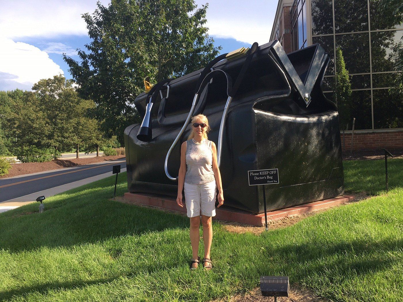 World’s Largest Doctor’s Bag Monument, world record in Newark, Delaware