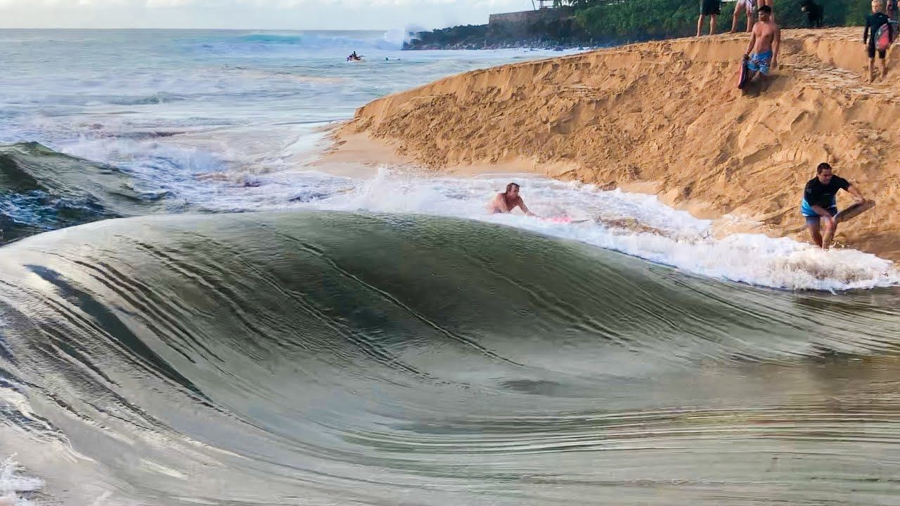 World’s Largest River Wave, world record in O'ahu, Hawaii World’s Largest River Wave, world record in O'ahu, Hawaii